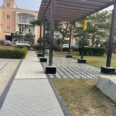 Apartamento Shyama Eternity Vrindāvan Exterior foto