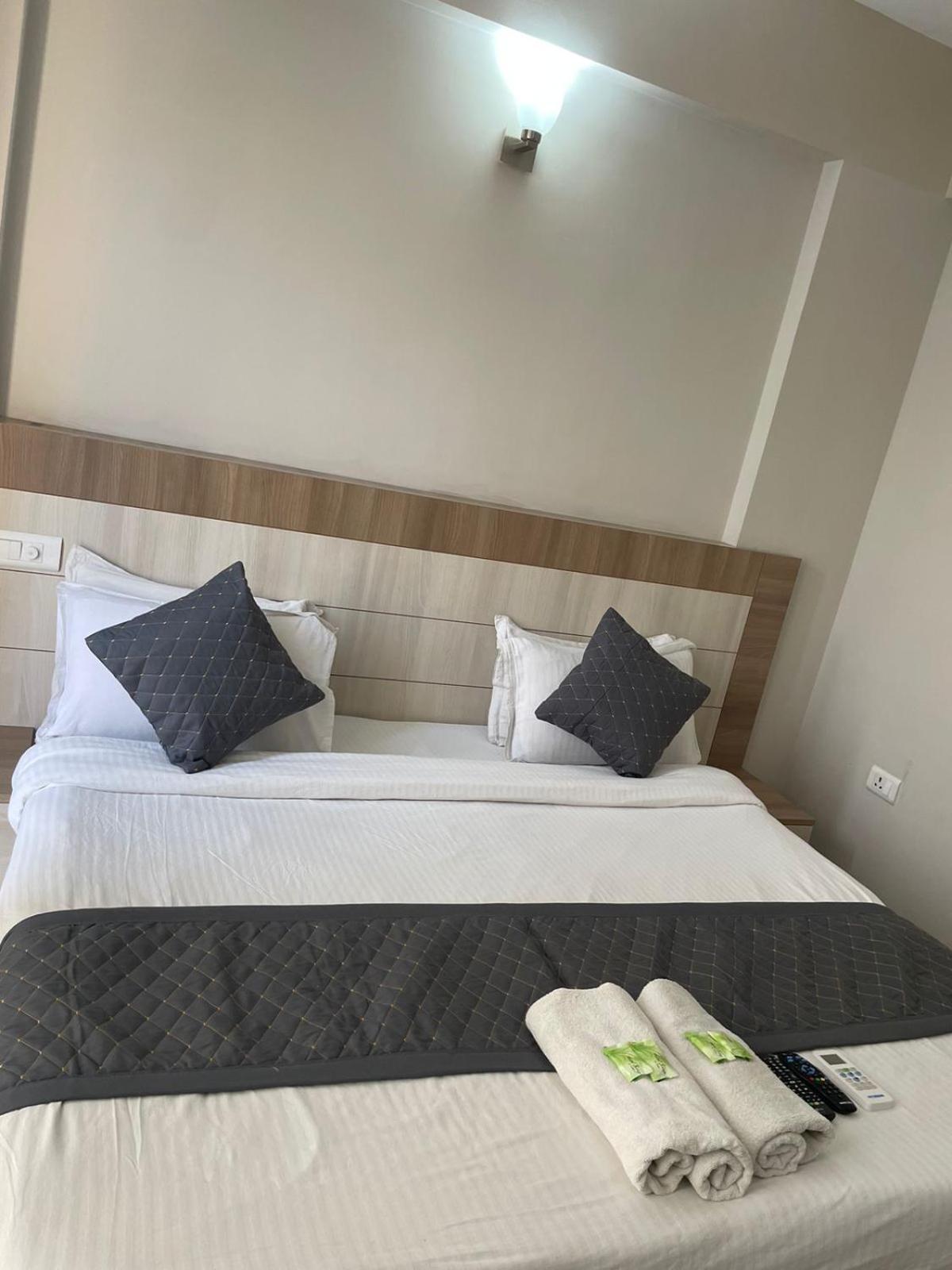Apartamento Shyama Eternity Vrindāvan Exterior foto